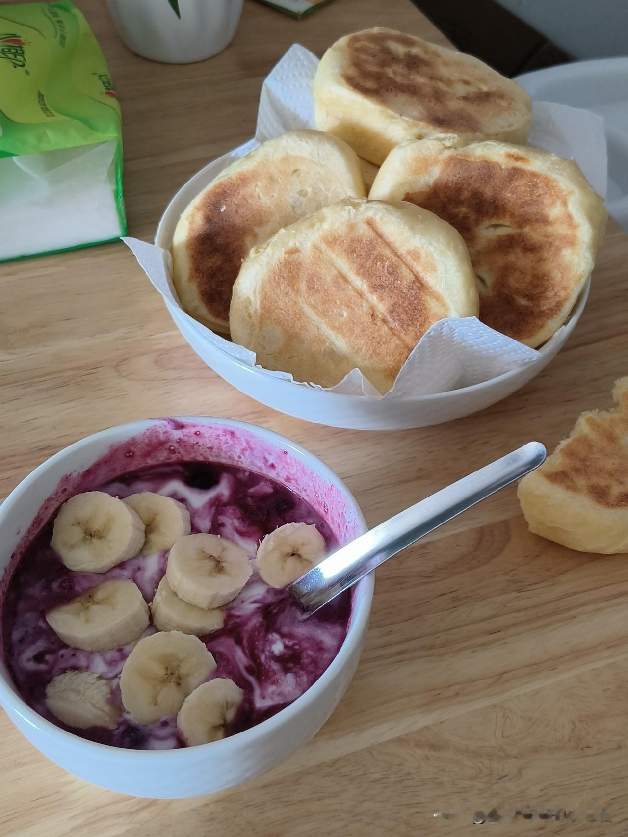 三岁女儿点早餐点名要吃奶香鸡蛋饼。
真的是太好吃了！

以前给她做过两次，她很喜