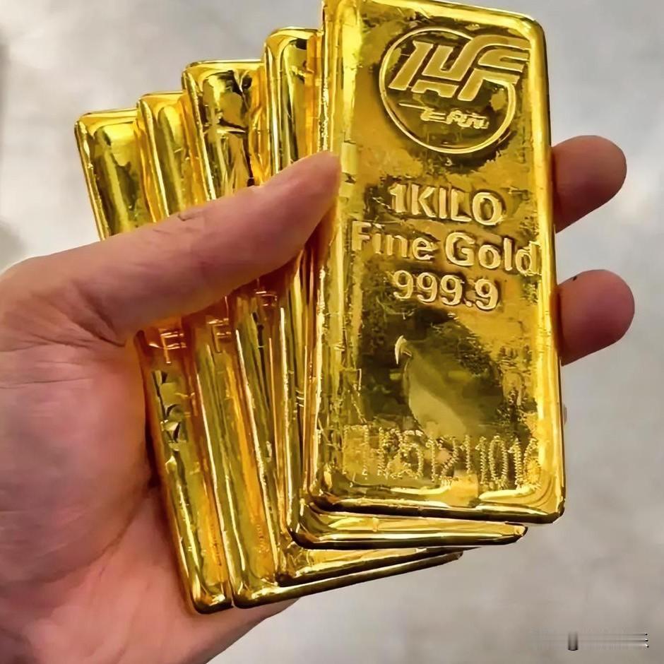 黄金弄的人心惶惶
最近黄金回收价跟坐过山车似的，这波动对想卖金的人影响可太大了。