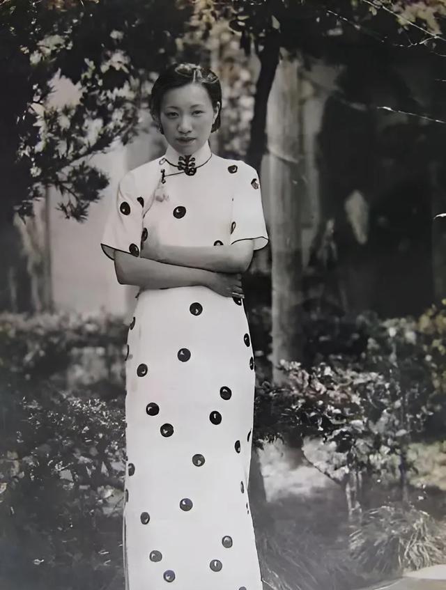 1935年，盛佩兰打算邀请闺蜜项美丽来家做客，丈夫邵洵美得知后大惊失色：“万万不