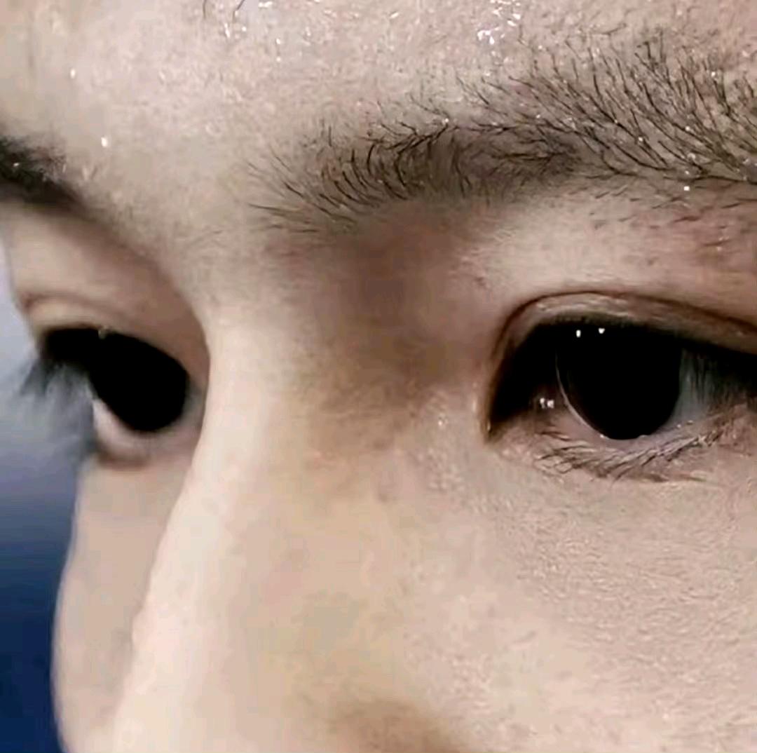 太摄人心魂的黑曜石眼珠子了，麻烦多来点这种🥺 ​​​