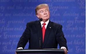 有人当面问特朗普：“世界上还有谁能管得了你？”他没有躲闪，直接接过了话。他说，联