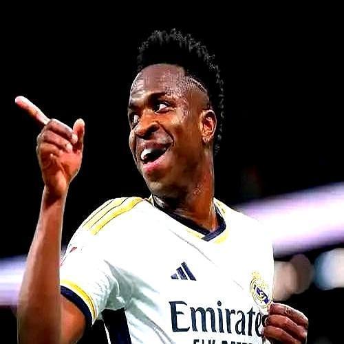 800万欧元，90天，一支烂队冲上顶级联赛。
 
终场哨响，2-1绝杀，球员疯狂