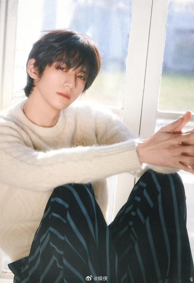 赖伟明随便一跳都是钓系 谁能不被赖伟明的舞蹈戳中！练习室随便一跳都氛围感拉满，钓