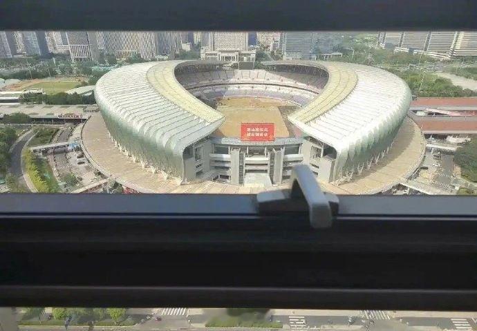 周杰伦济南演唱会一票难求，有商家1000元出租"观景窗"，现在的人都太会赚钱了 