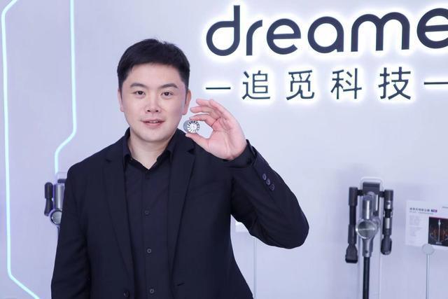 追觅CEO俞浩一天发了117条作品也太疯狂了，单日狂发上百条短视频，还嫌平台发片