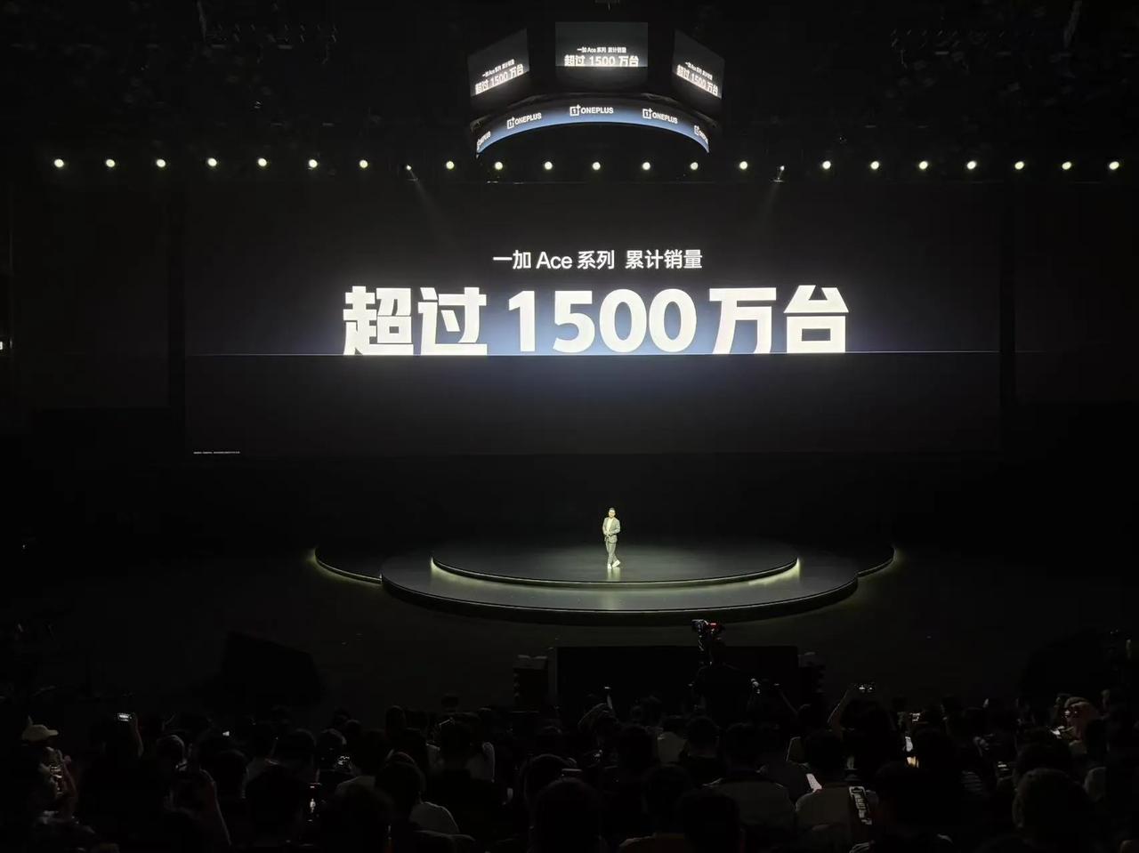 【一加Ace5至尊版：国补后2124.15起】

电竞三芯：天玑9400+、灵犀