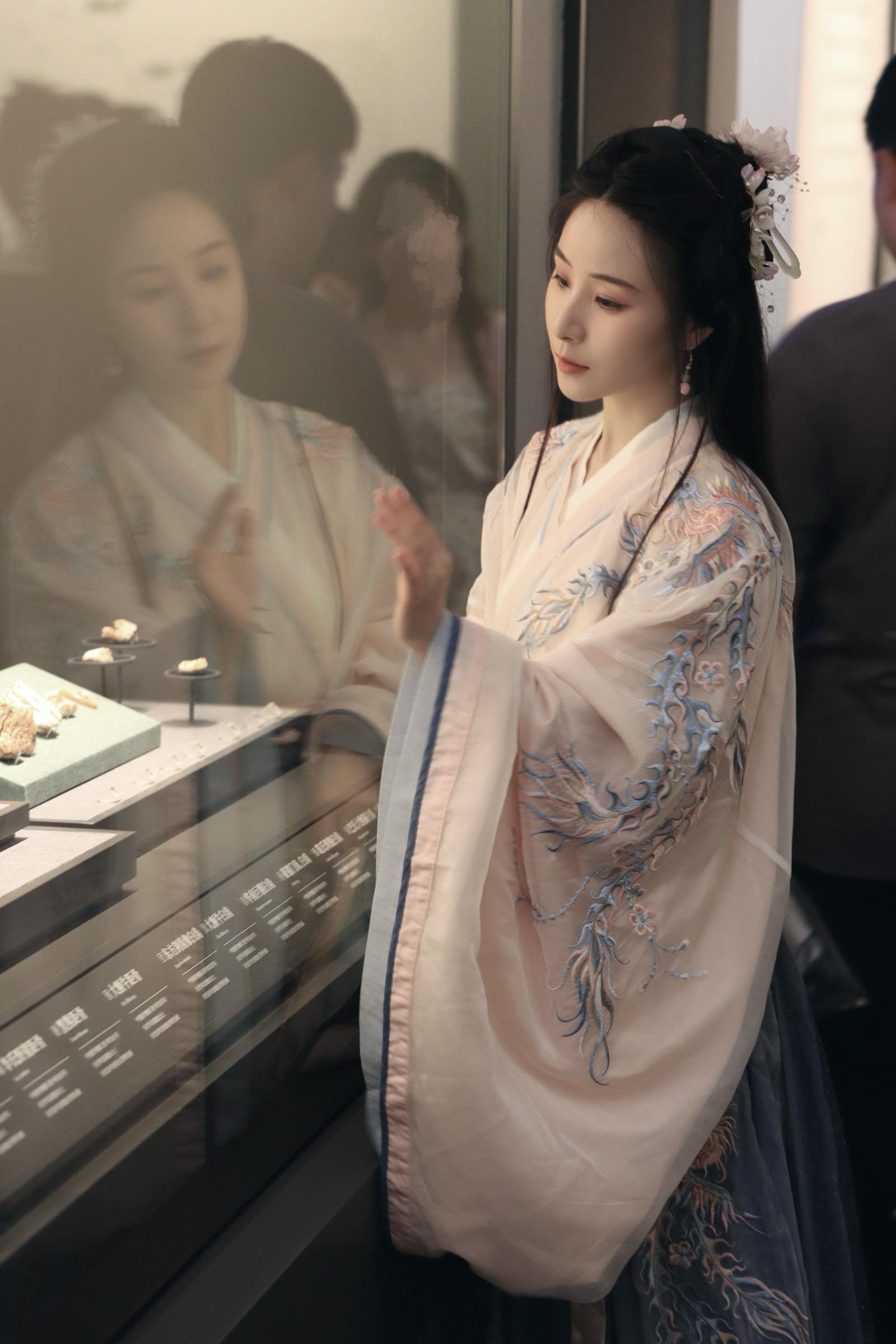 是谁衣柜里时代的眼泪