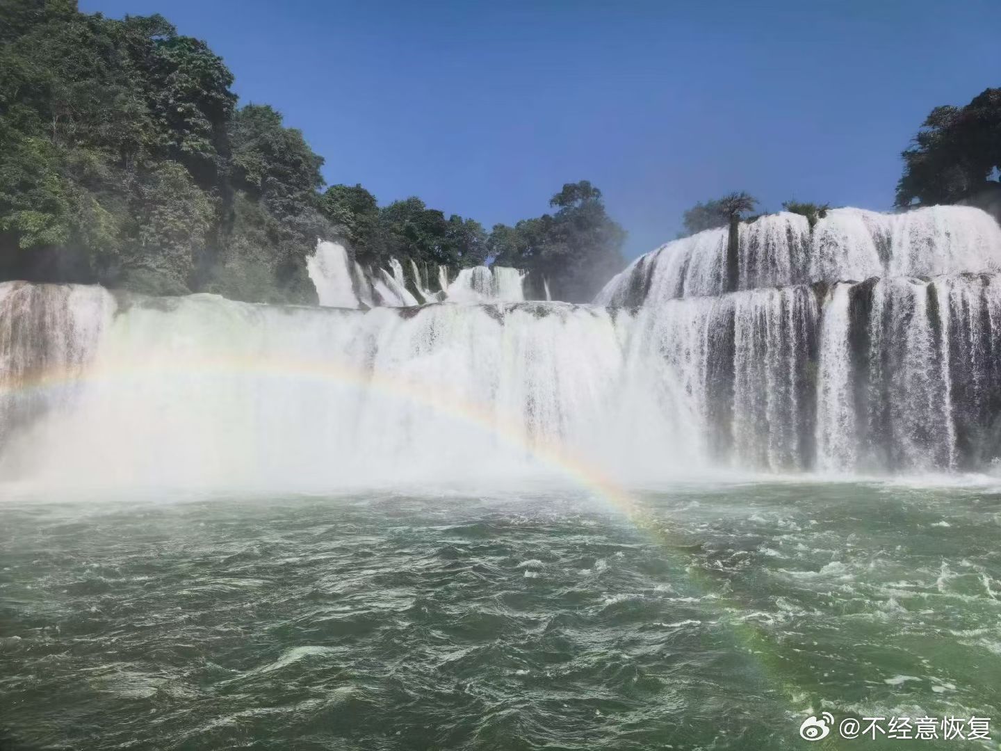 亞洲第一大跨国瀑布-德天瀑布迪丽热巴带货能力太强了