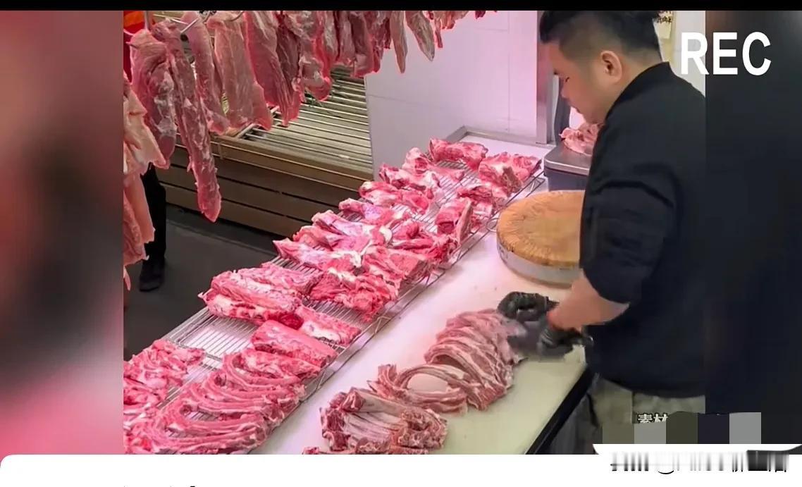排骨贵吗
据说
有的地方一扇扇卖 
广东的一条条卖
有人说买排骨不值
 35元一