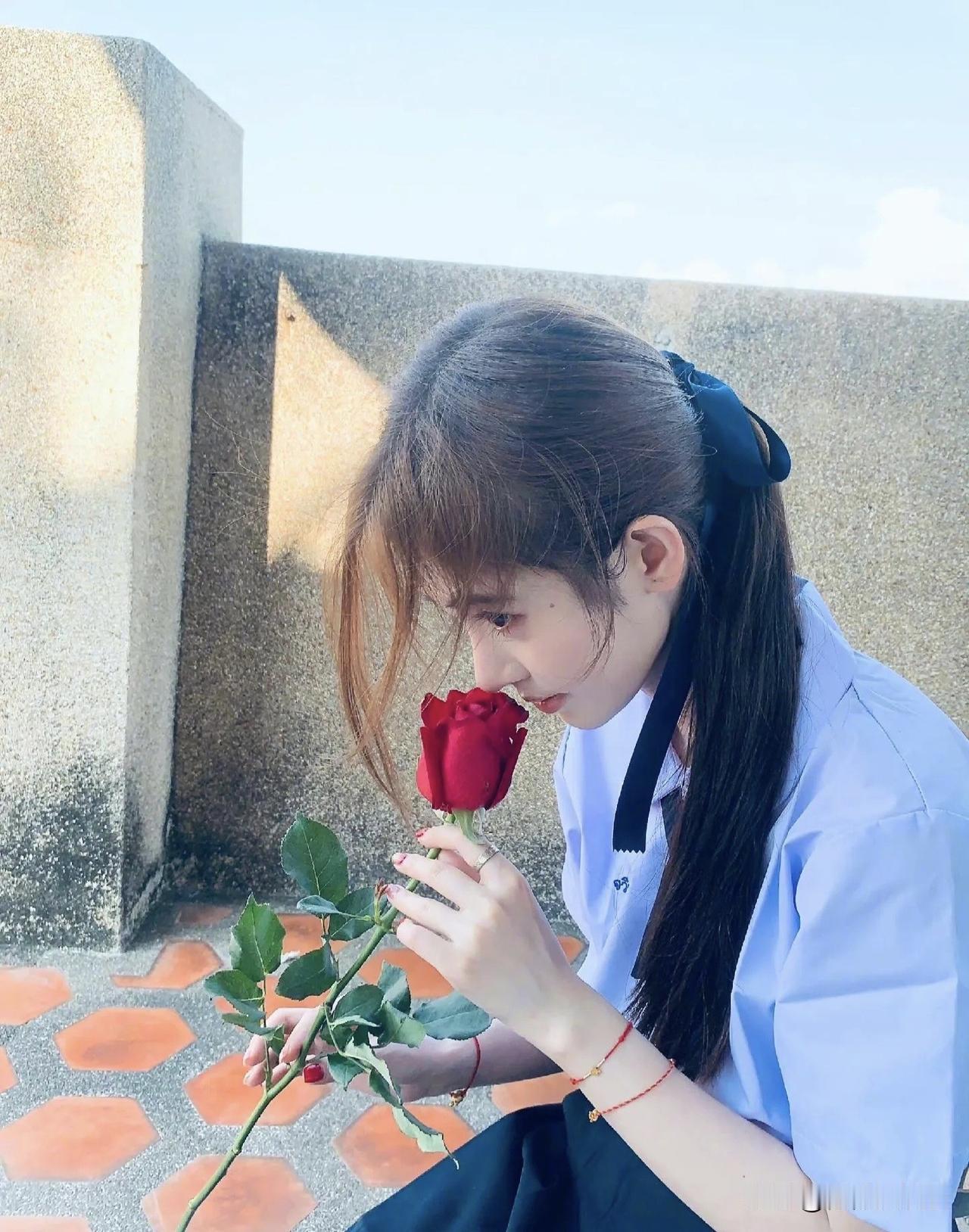 鞠婧祎，赵露思，虞书欣
你们年轻美好，但却伴随着争议
作品人物被恶意揣测
艺人私
