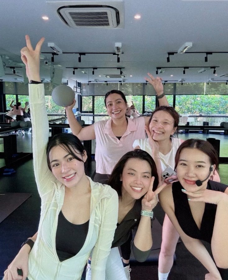 邝玲ig快拍转发：Our Sunday reset: sweat, smiles