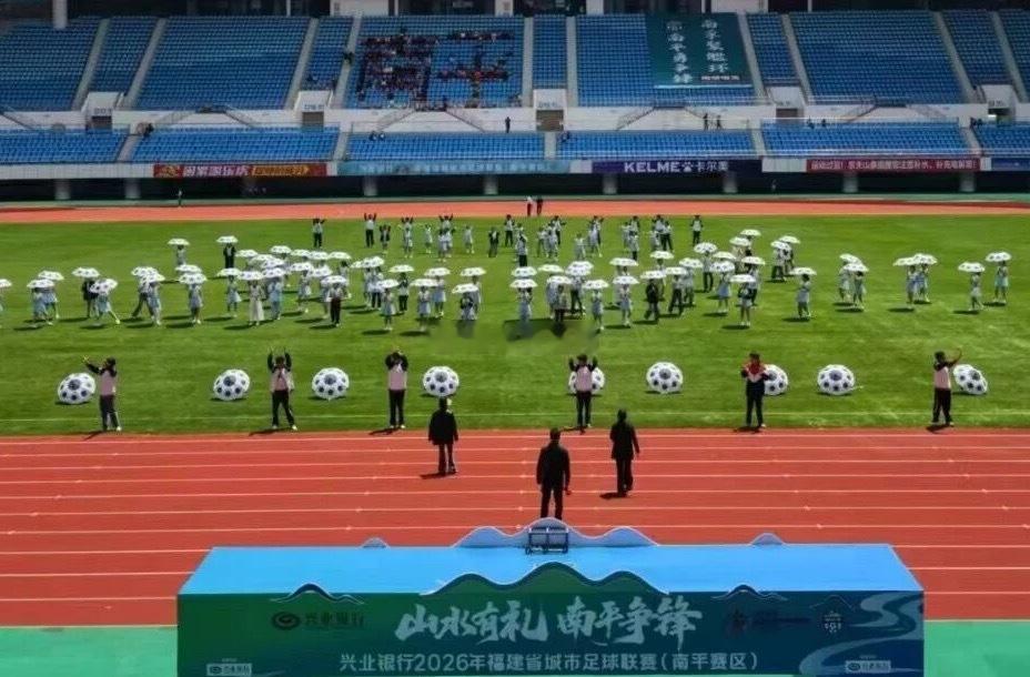 闽超两连胜后 南平正式成立足球发展中心该中心由原南平市体育中心更名而来，加挂南平