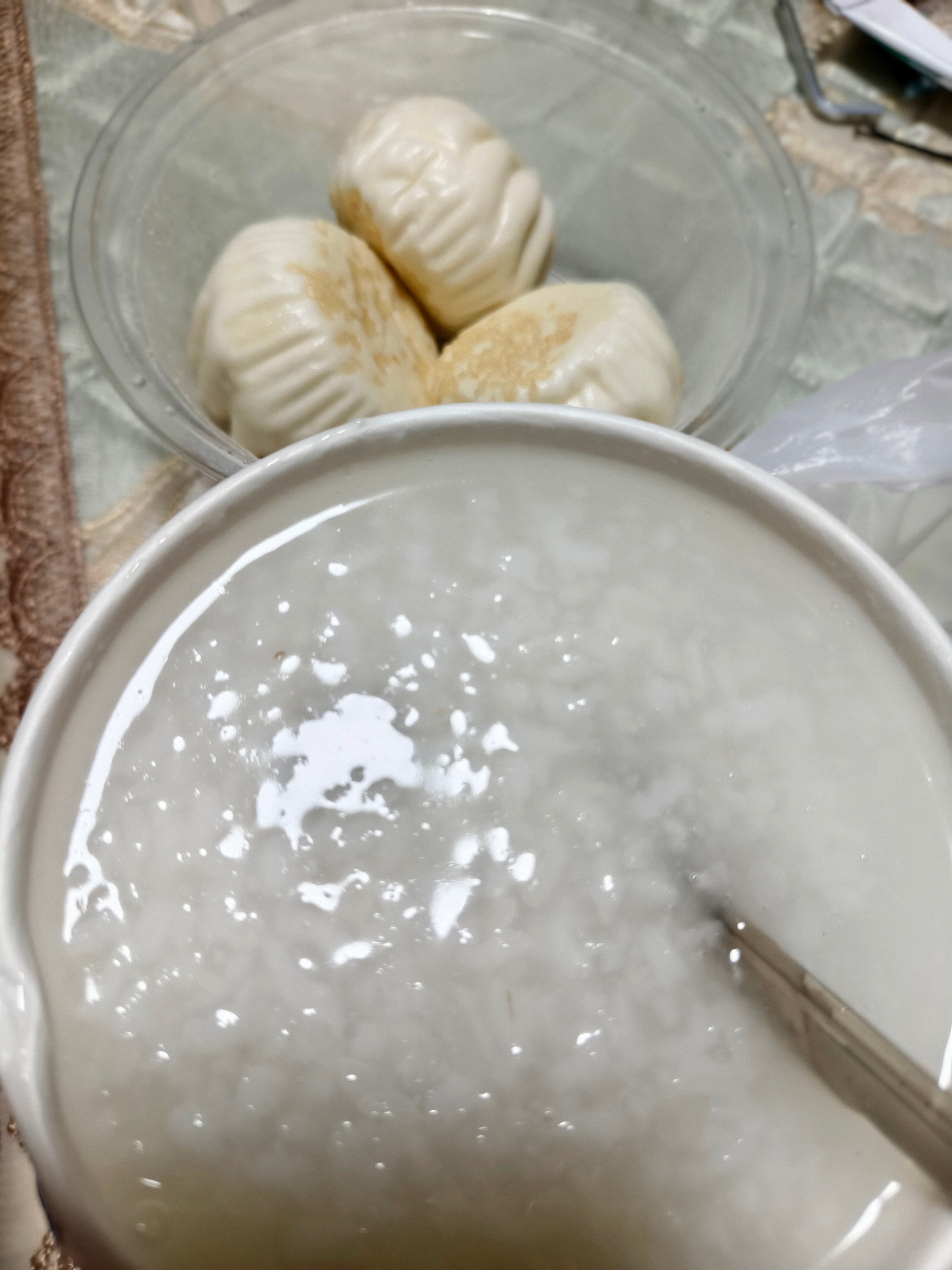 今天是白粥包子兔，可怜兮兮的一只咳嗽兔吃不了别的