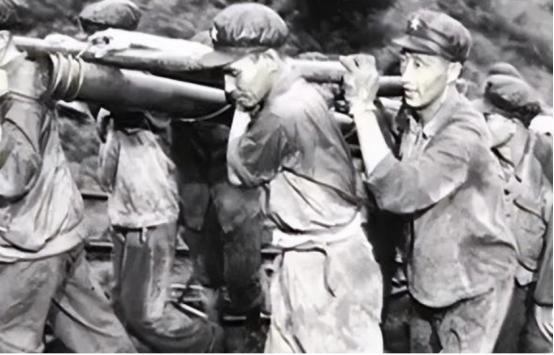 1982年，基建工程兵撤销，有2万多名战士准备安置在深圳，深圳方面忧虑重重，担心