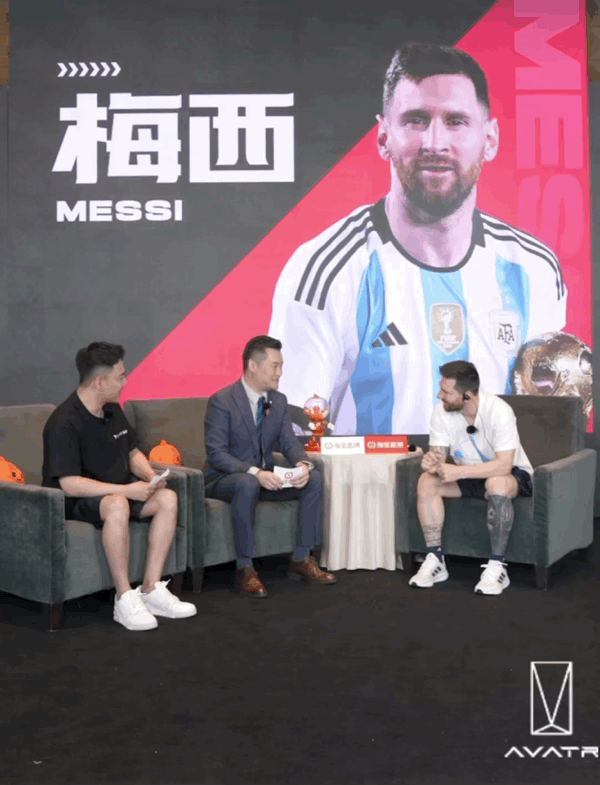 #梅西真的直播了# 没想到梅西真的直播了，这得有多少人去围观呀，毕竟梅西可是很多