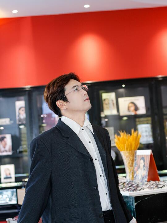 😶‍🌫️还是说… 戴上更有感觉…？