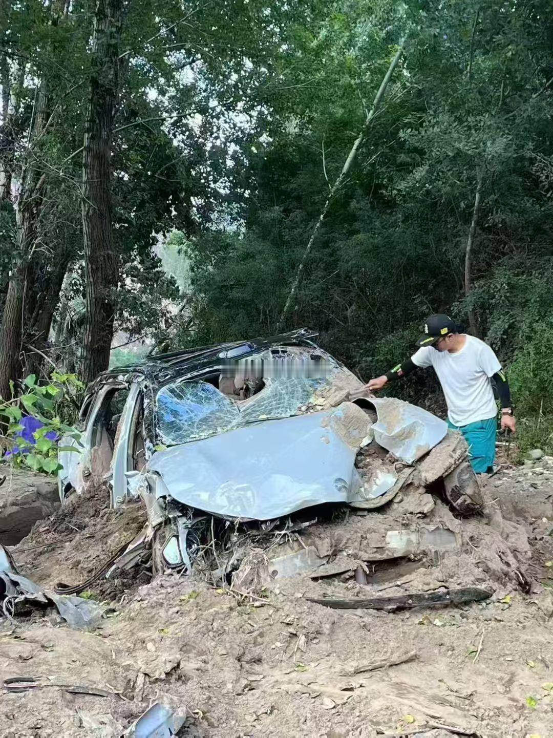 这车只能推全损了吧？？？雨季到了，远离山谷，河道，水库，低洼地区~~~海阔试车超