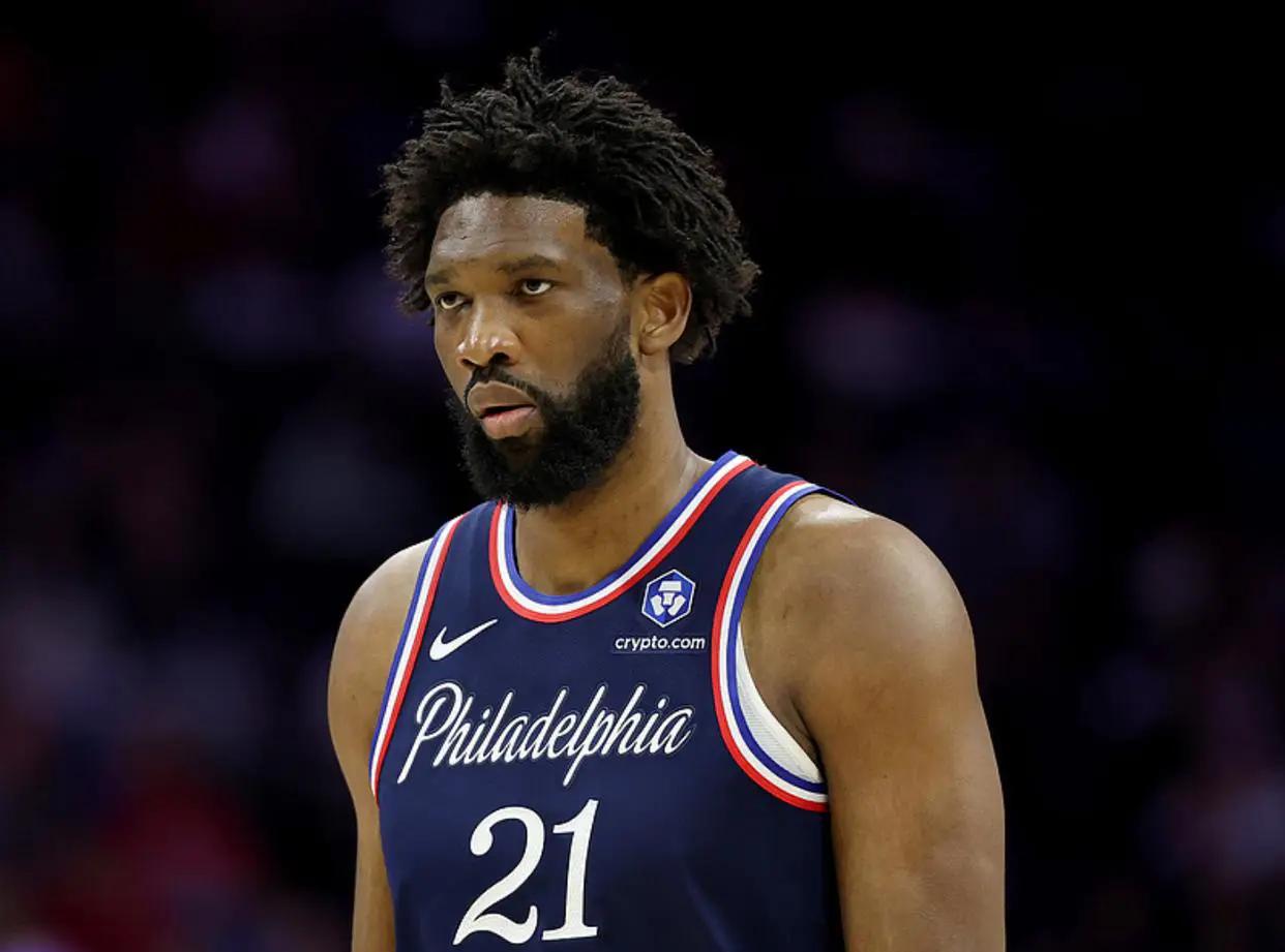 76人队最应该交易恩比德，打缺阵库里和巴特勒也打不过。恩比德更是出场25分钟13