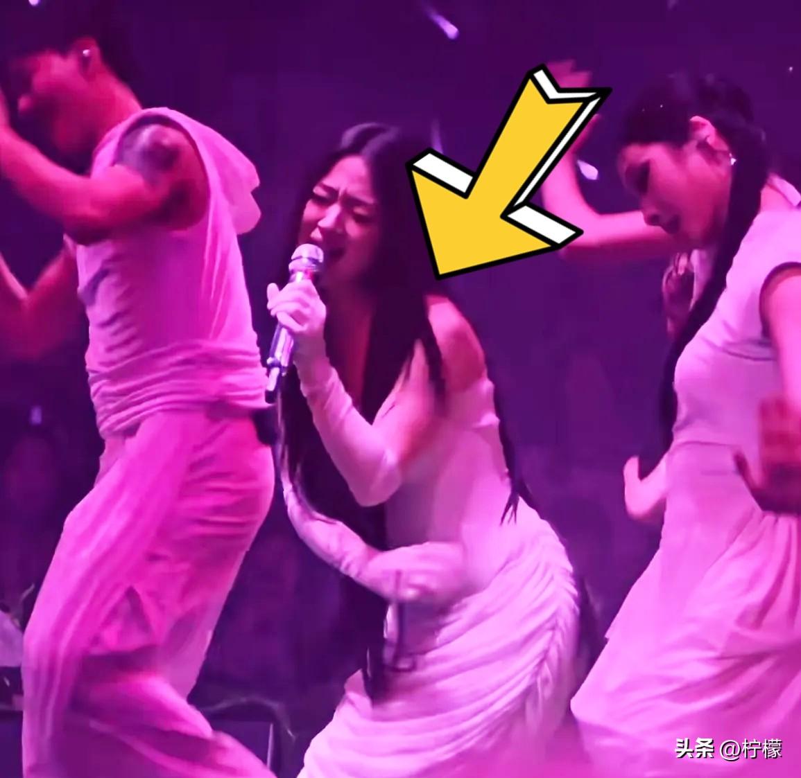 单依纯长相不行，我能理解，
单依纯衣品不行，我也能理解，
但我不能理解的是，她干