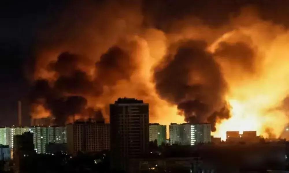 头脑过于发热的总统，非泽连斯基莫属。
走马上任时间不久，由于头脑一时发热，便卷入