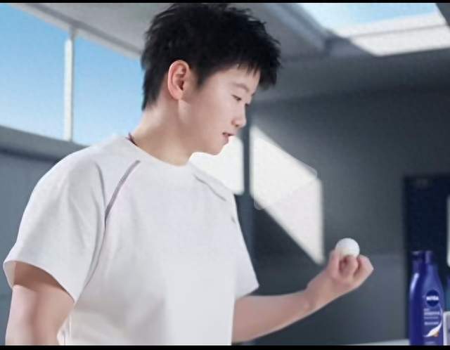 全网疯传！孙颖莎训练随手玩球，顶级肌肉记忆太绝了