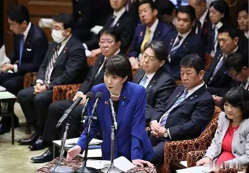 据外媒，高市早苗上任以来“恶化邻国关系、修宪强军欲带领日本重新奔赴战场死不回头。