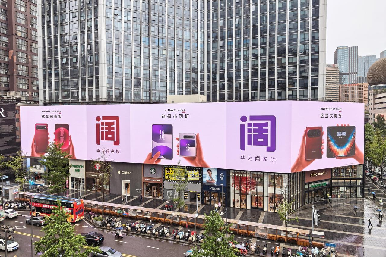 今年阔屏手机真的彻底火出圈了。9月10日苹果首款阔折叠iPhone Duo正式亮