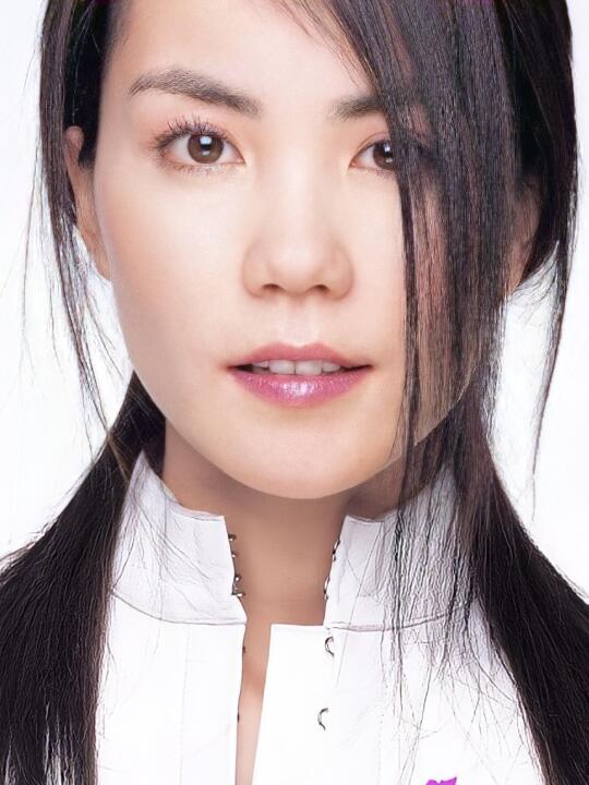 原来24年前王菲就化过春晚妆了