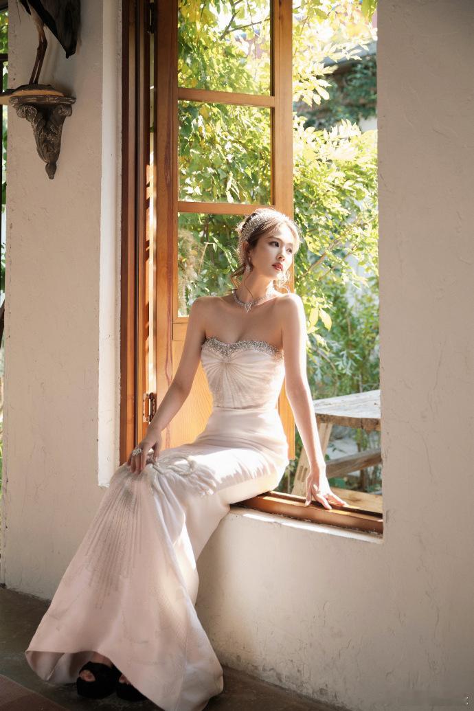 白鹿 美神完全挪不开眼 ​​​