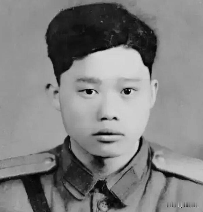 1951年1月28日，志愿军战士潘天炎因为生理需要去附近的草丛解决，却意外发现阵