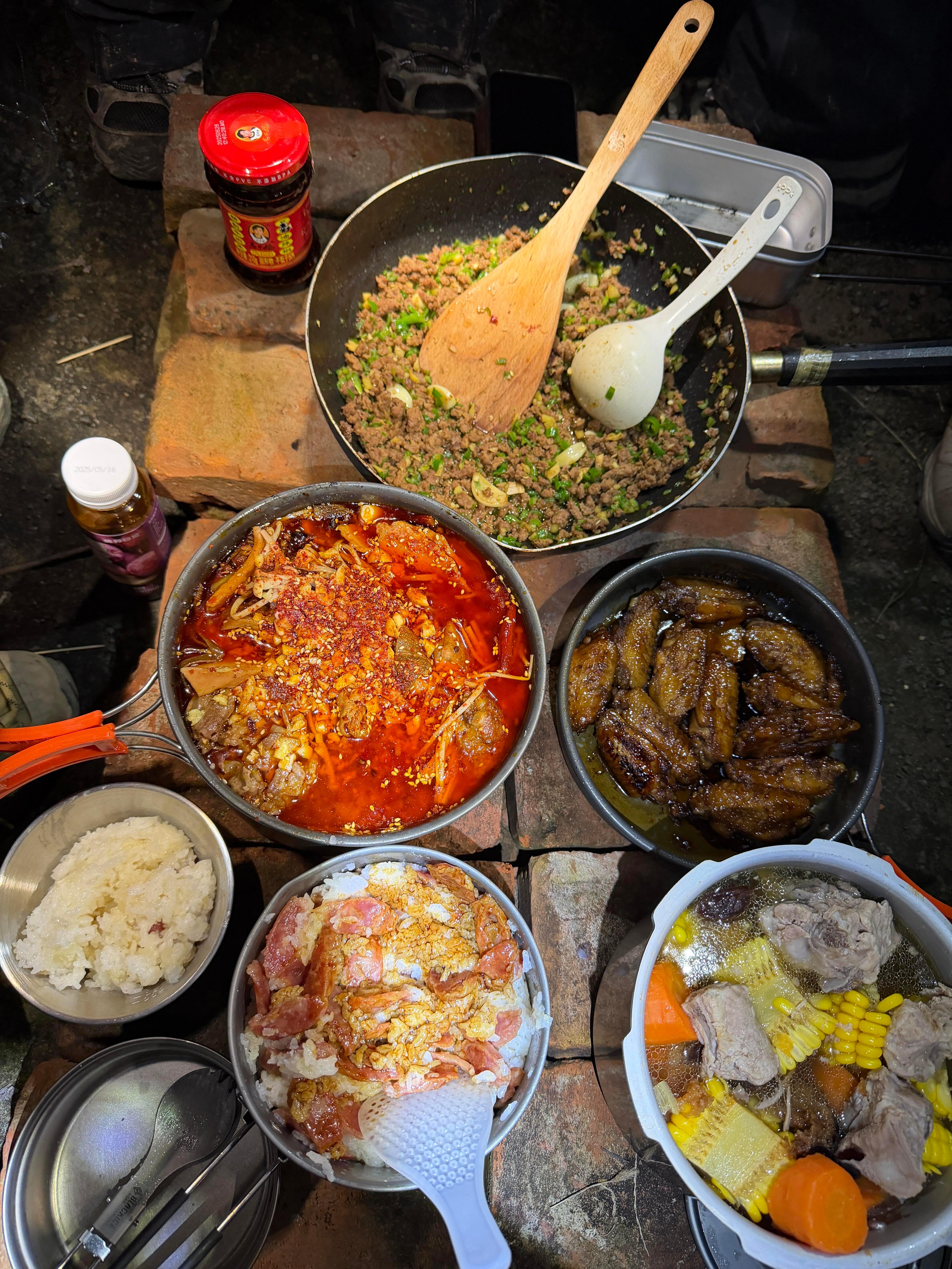 徒步界来了个下厨高手论一个好徒步搭子的重要性这一路的鲜香麻辣只有自己知道全民运动