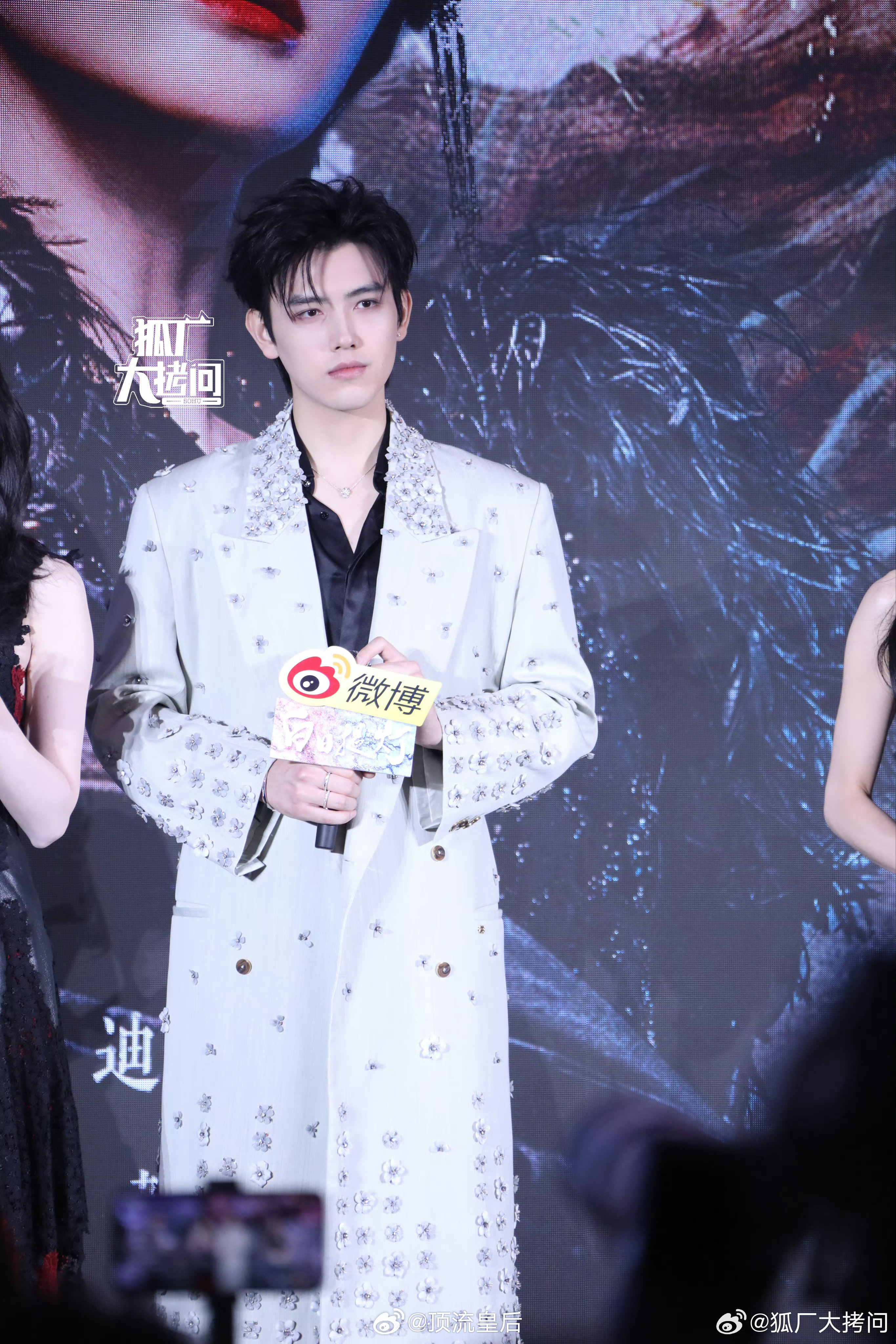 白日提灯线下追剧团迪丽热巴、陈飞宇生图，阿瑟状态真不错啊。 