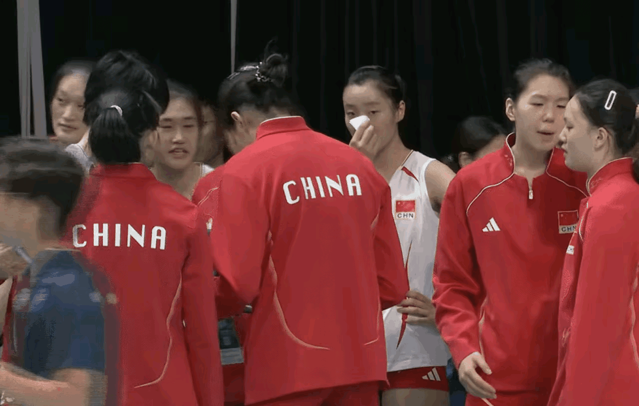 中国女排哭得梨花带雨的[流泪][流泪]亚洲东区锦标赛决赛，中国女排输给了日本女排