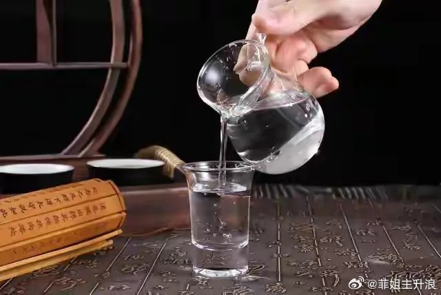 基金：白酒板块真的扶不起来啊。昨天，白酒板块上涨一天，证券机构就跑出来大力唱多了