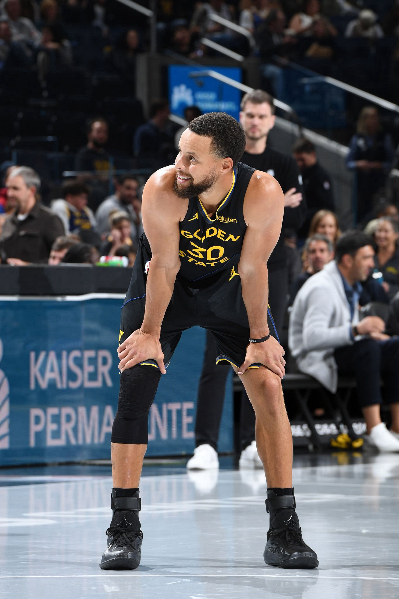 常规赛第18场 38分2篮板4助攻记录一下2013年以来第一次没穿UA鞋子