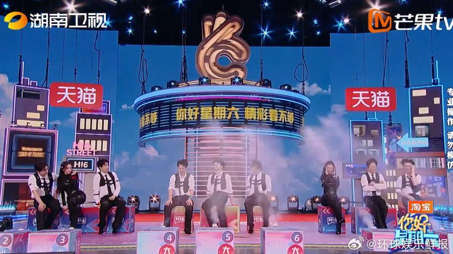 哇！檀健次游戏输了，“大水炮”一喷，他四脚朝天，小表情萌趣可爱，惨兮兮却让人笑不