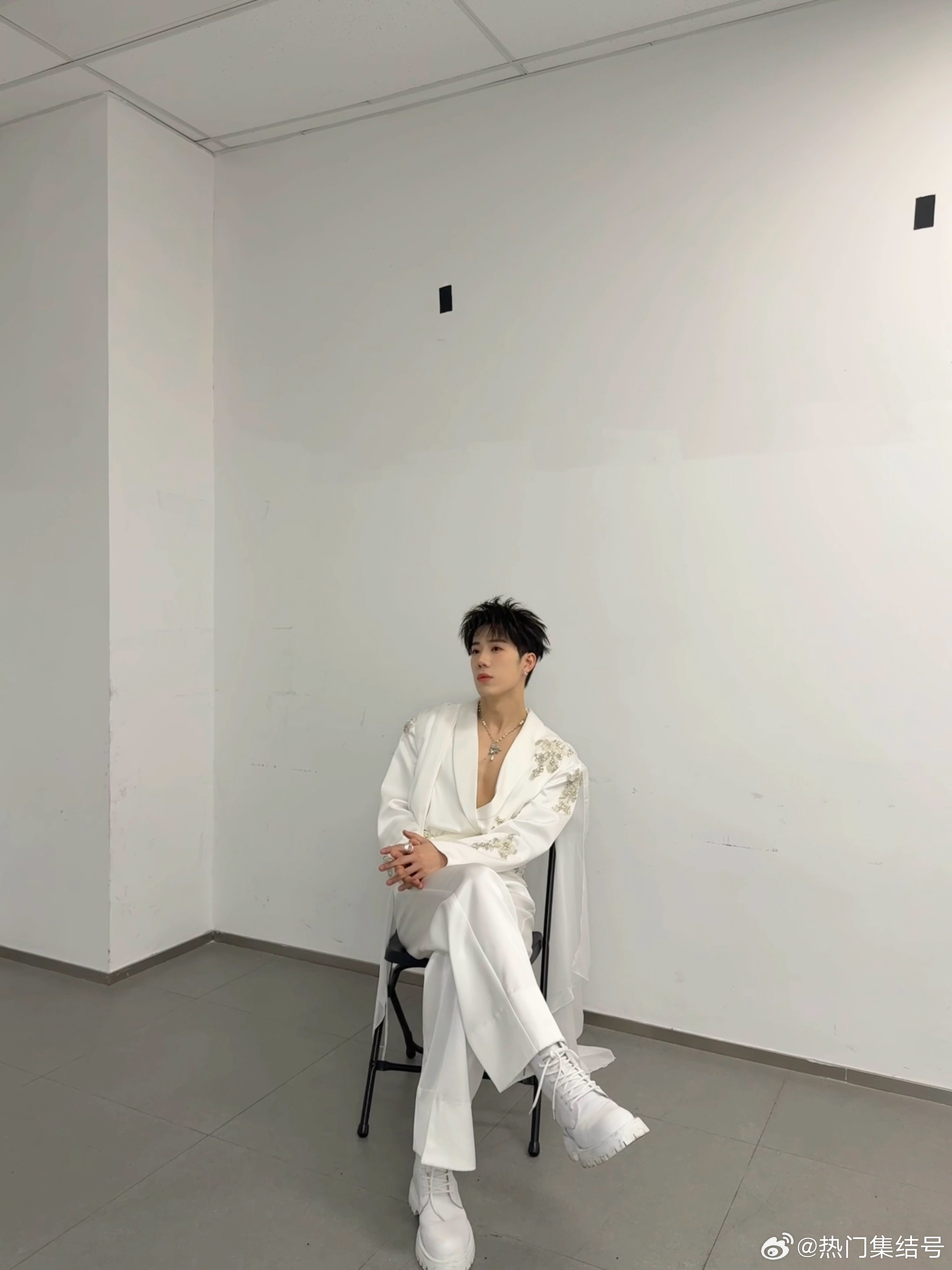 听鹭卓讲十个勤天，未来夏日无限，新番永远更不完，离别滋味涌上心头，这份羁绊格外珍