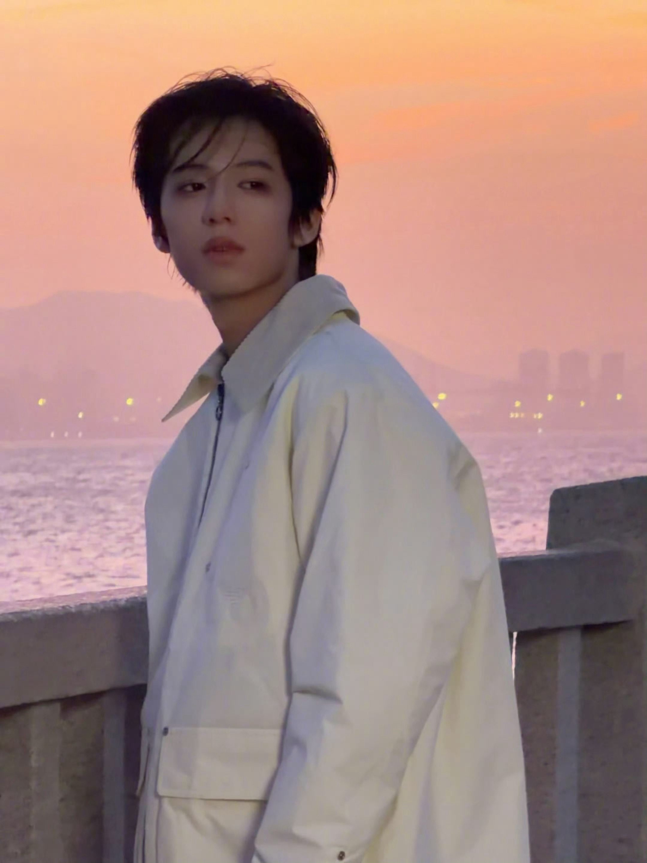 林子烨 伟大的青春期林子烨这两天出席活动，不管是机场路透还是活动现场视频，都帅出