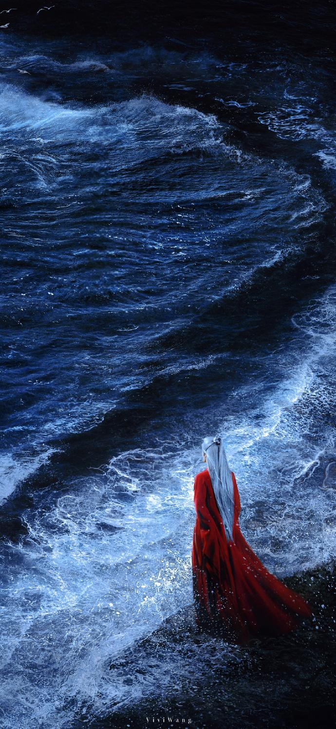 #相柳的爱就像彼岸花##原来想爱一个人九条命也不够# 相柳身世凄苦，小夭是唯一温