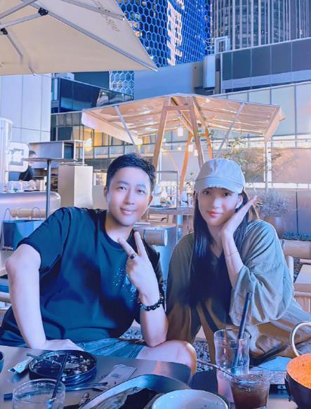 于正为赵嘉敏发声 于正为旗下艺人，前SNH48组合姐姐赵嘉敏发声。于正安慰赵嘉敏