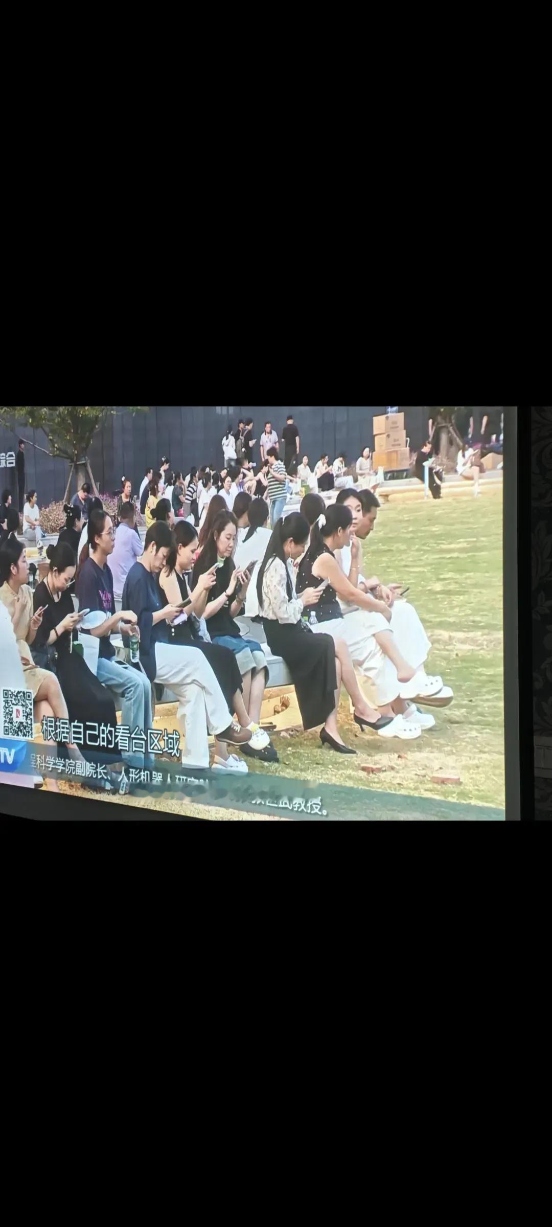 时代少年团，娘炮，在上海开演唱会，上海电视台天天上新闻，大篇幅报道，今天连东方1