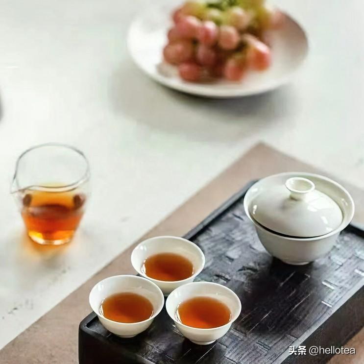 后来才懂，喝茶不过是寻常事。下班回来累了，烧壶水，泡杯茶，往沙发里一靠，这一口下