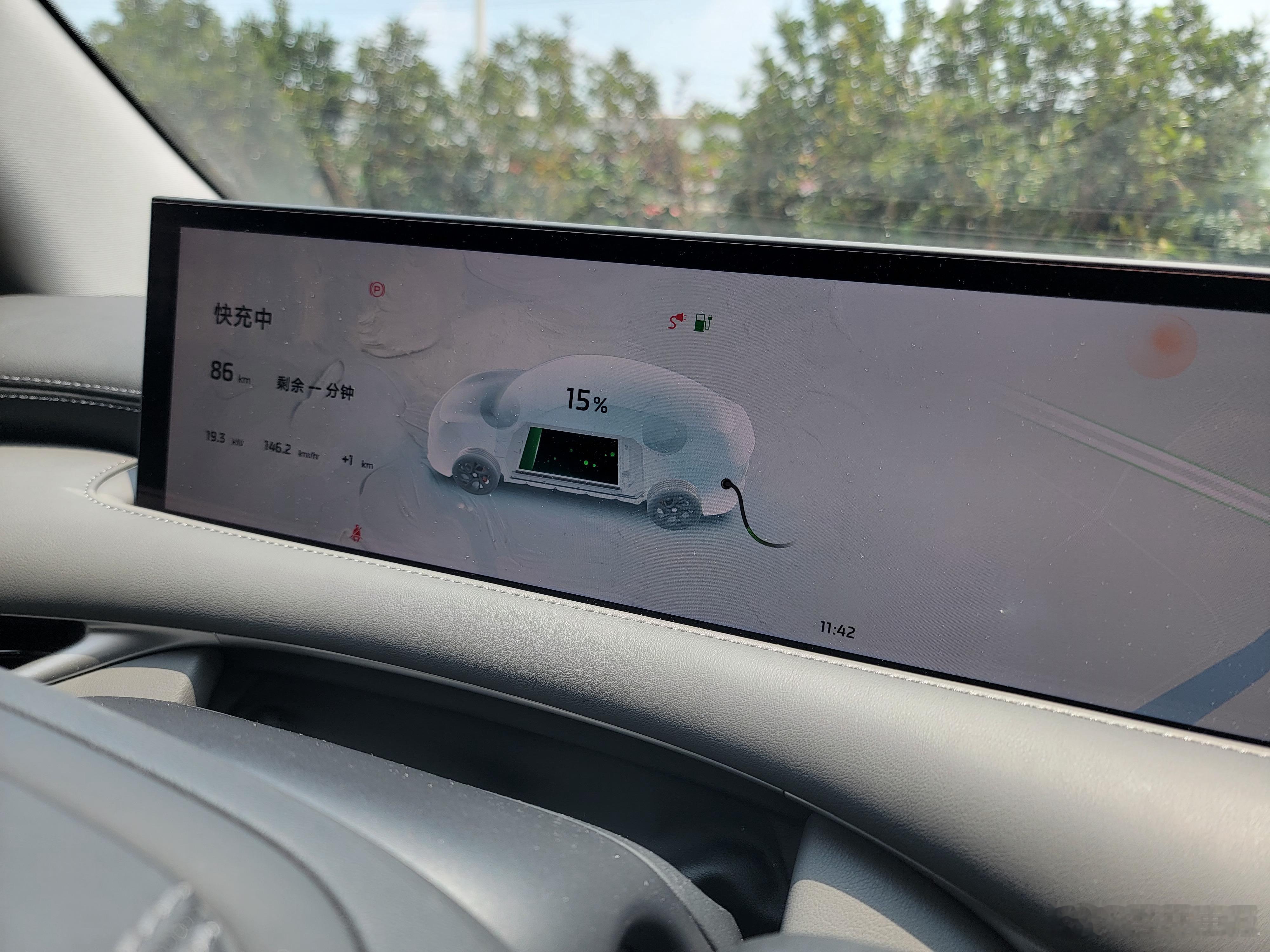 补个电，体验一下2分钟100km的快充，如光速传输我和汽车的日常新能源 ​​​