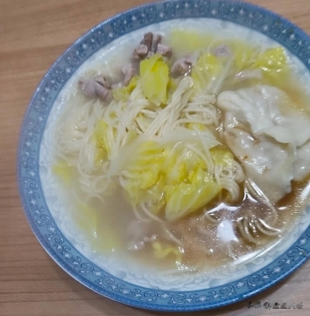 全职妈妈的午餐，只花费五元。却吃的心花怒放，无比舒服和满足。

午餐的花费，白象