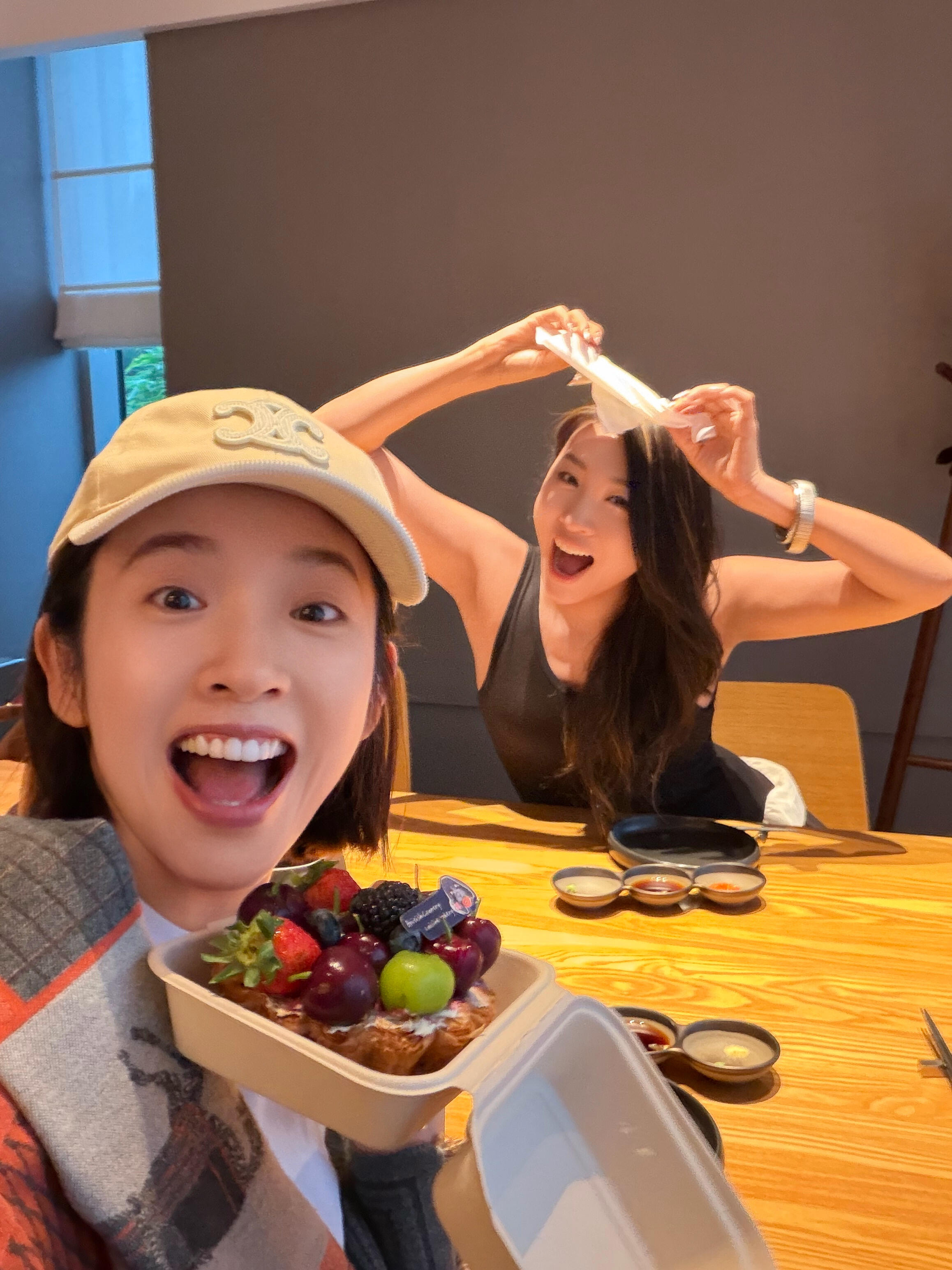 我真觉得这张特别萌 两个人都很萌 