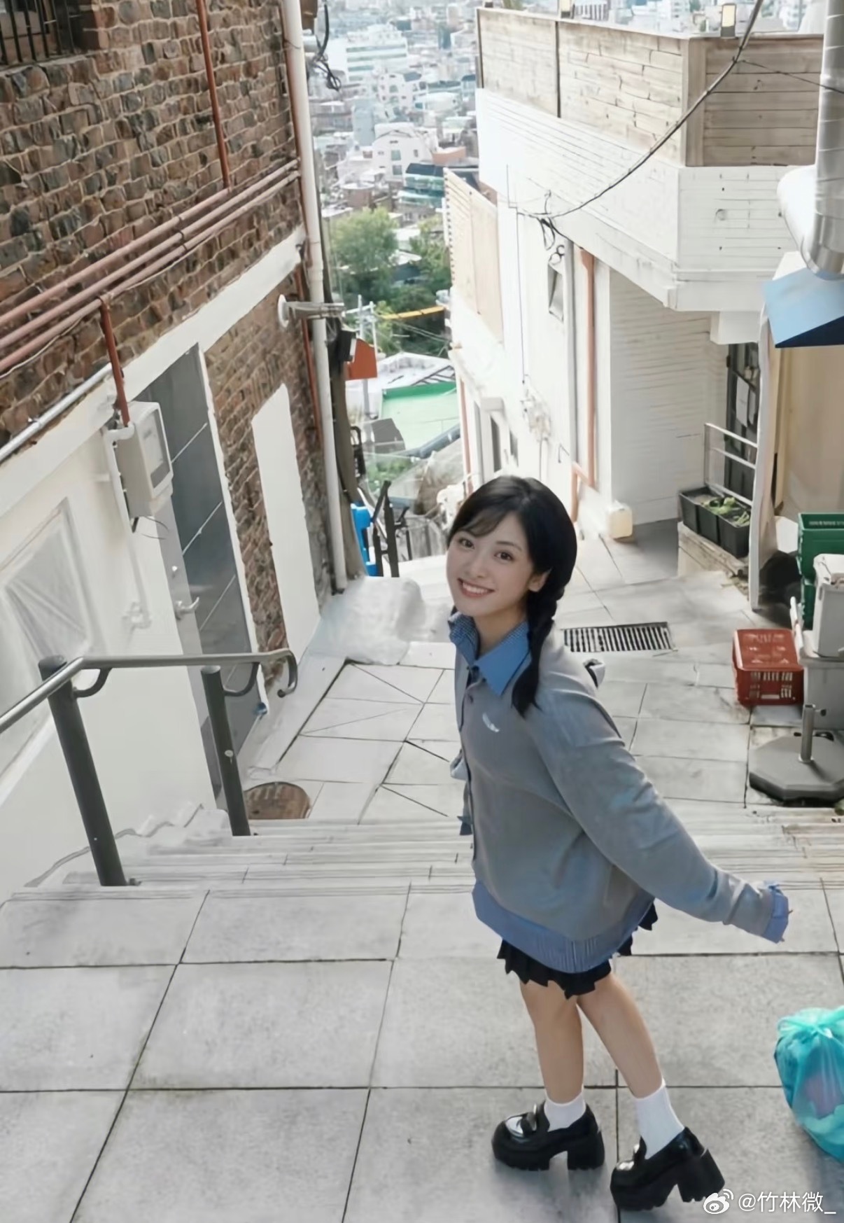 沈月  这个小沈月美而萌之～完全就是甜妹来的！妙哉妙哉～ 