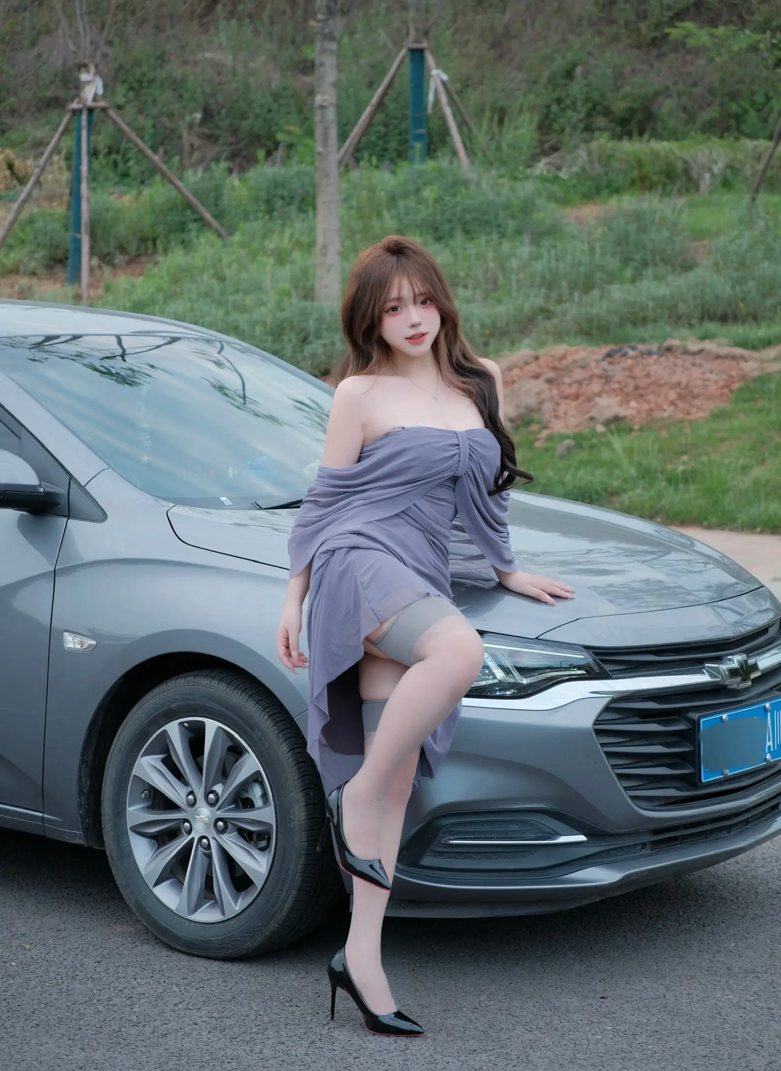 女孩们总在年轻的时候追寻女人味 身上就会有种稚子天真感和雌性荷尔蒙混合...