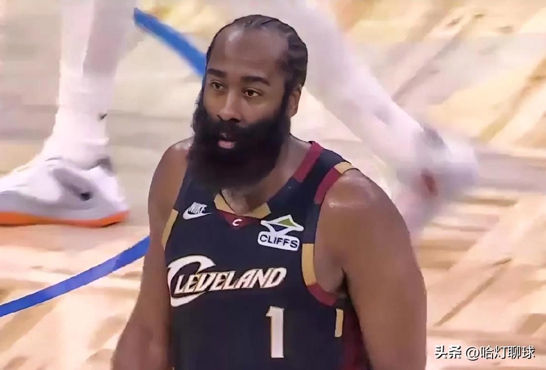 哈登加盟骑士目前打的13场比赛三分球命中率！！！
客场对阵独行侠：三分球7中3，