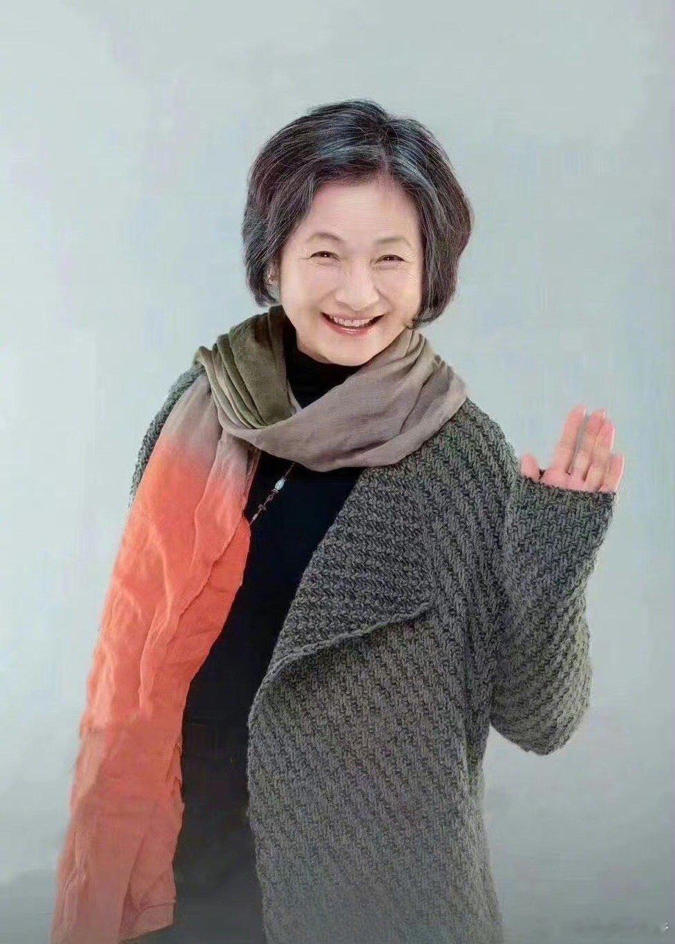 #郑佩佩捐赠大脑用于医学研究#郑佩佩17日在旧金山去世，姐姐一生都是温暖的，都是