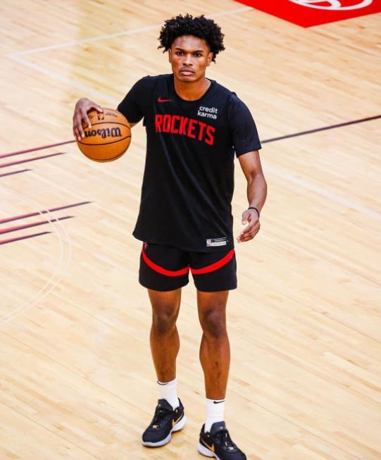 阿门·汤普森最喜欢的位置，其实并不是控球后卫和得分后卫，他更喜欢在前场有所表现，